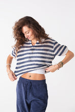 Görseli Galeri görüntüleyiciye yükleyin, Stripped Navy Örme Crop
