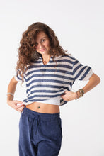 Görseli Galeri görüntüleyiciye yükleyin, Stripped Navy Örme Crop
