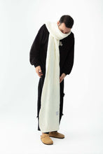 Görseli Galeri görüntüleyiciye yükleyin, Snow knitted oversize wrapper
